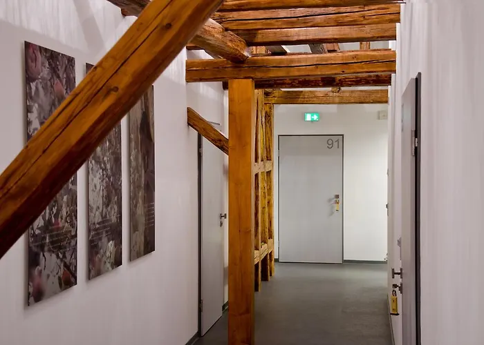 施瓦泽酒吧餐厅 4*