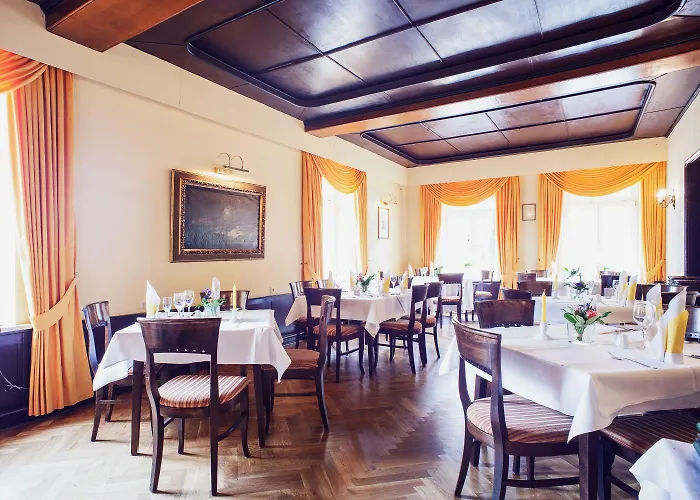 Schwarzer Baer Szálloda 4*